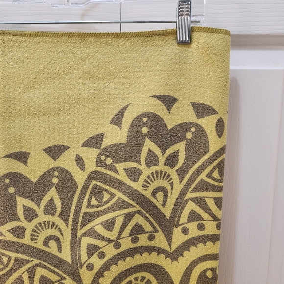 Marrakesh Collection Yoga Towel NWOT Chartreuse with Gray 24"x68" - Picture 3 of 11